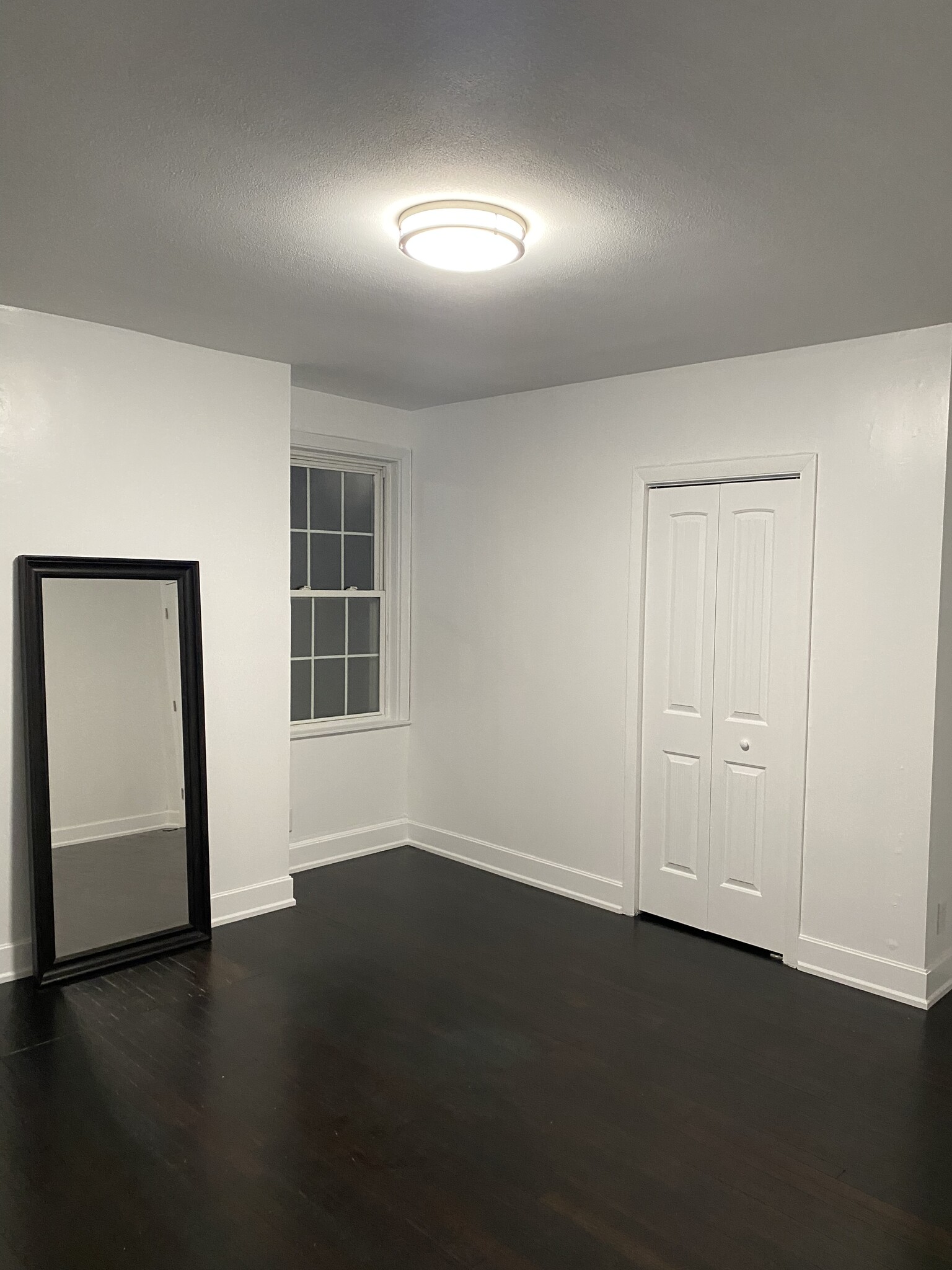 Master bedroom - 326 Cottage Grove Rd