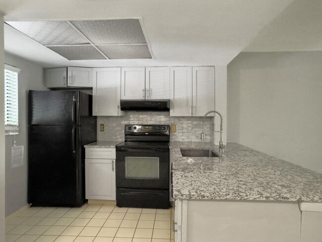 Building Photo - 2 BA/2 BR Condo in West Ashley