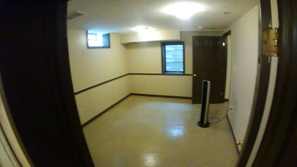 Lower bedroom - 941 Ann St
