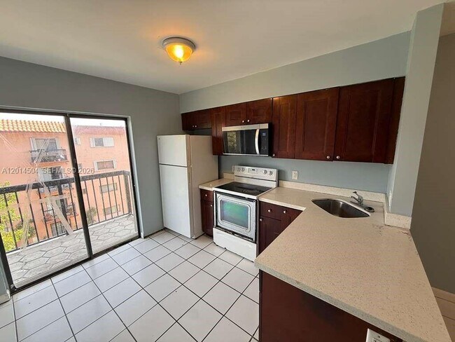 Building Photo - 5400 W 21st Ct