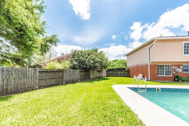 Building Photo - 3909 Spring Arbor Ct