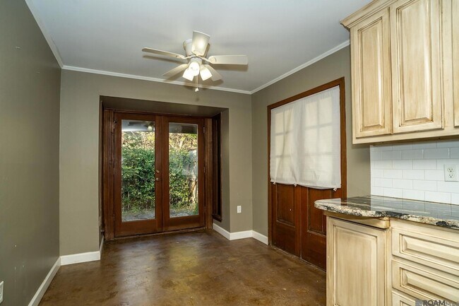 Building Photo - 3736 Sessions Dr
