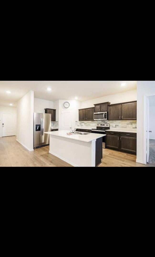 Building Photo - 1305 Stuarts Frst Dr