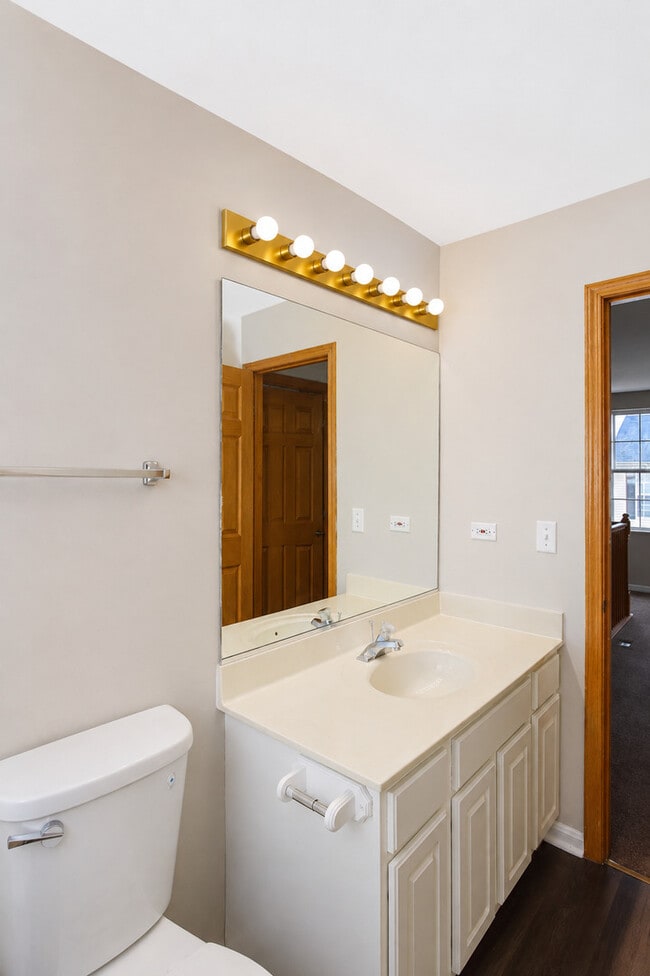 Building Photo - 979 Symphony Dr