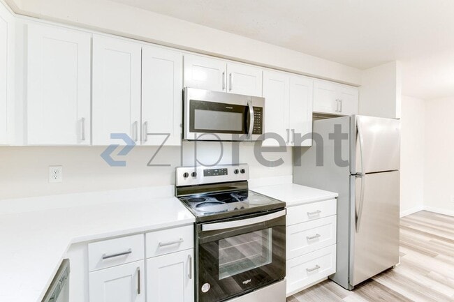 Building Photo - 3002 M Dr NE