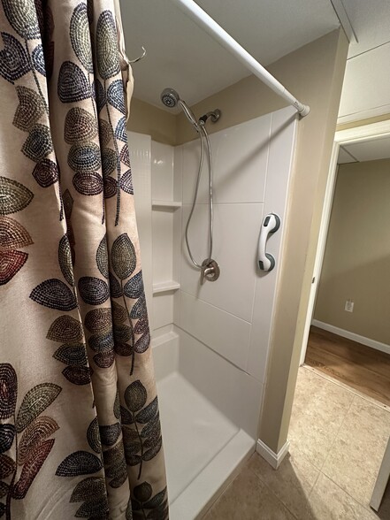 Building Photo - 67 Russell St