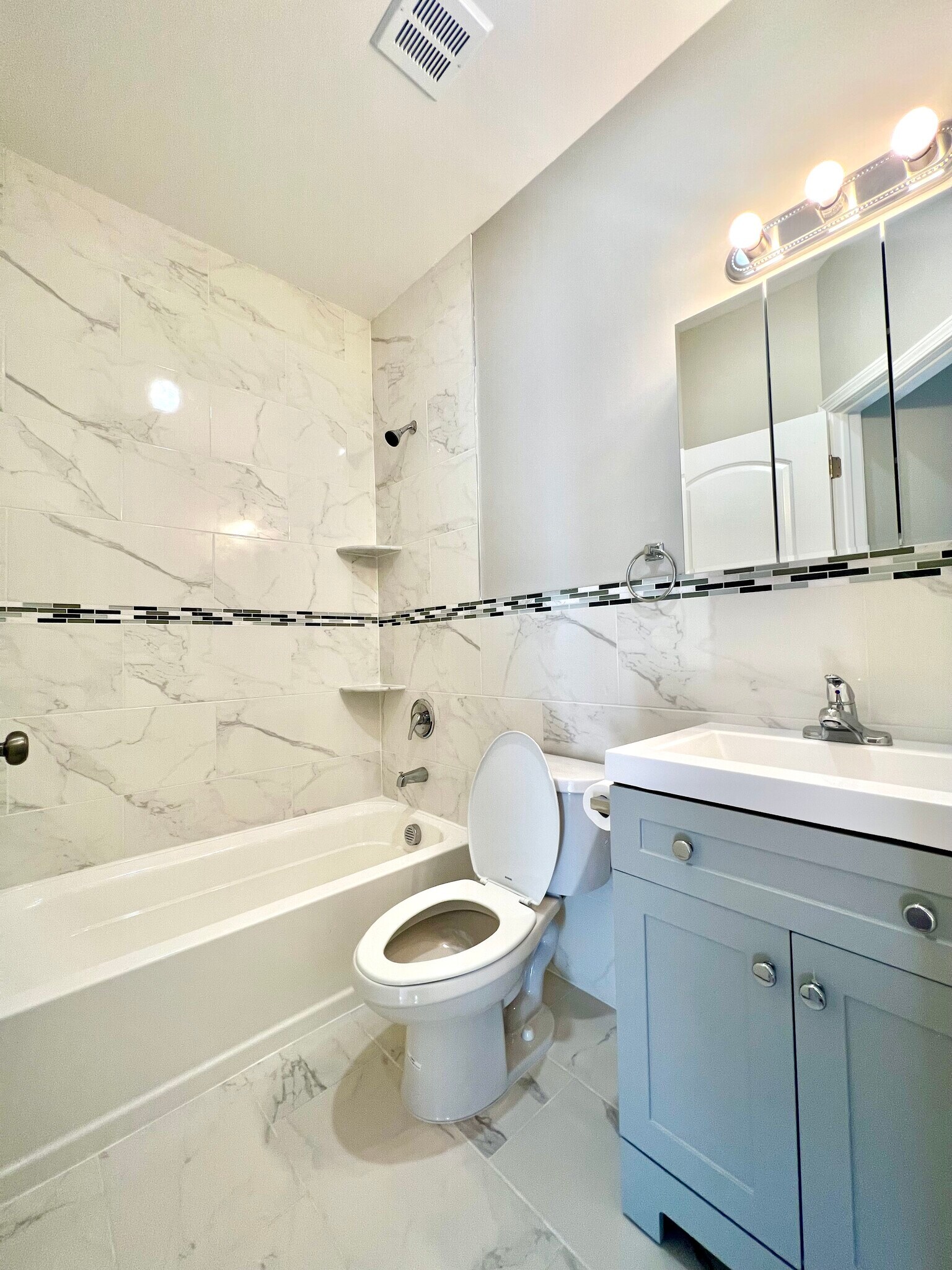 Building Photo - 154 Garside St