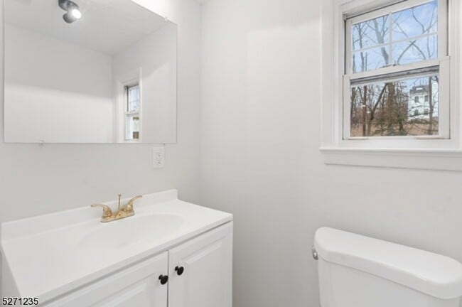 Building Photo - 567 Eagle Rock Ave