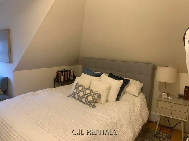 Building Photo - 356a Harvard St