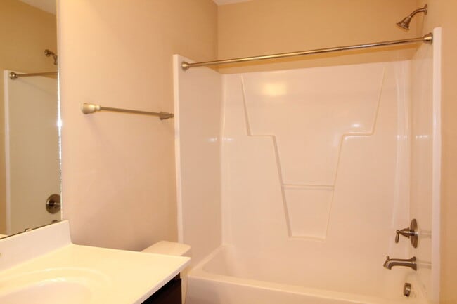 Building Photo - 120 Chandler Dr