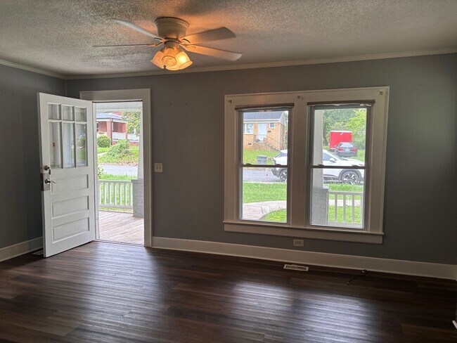 Building Photo - 2-3 BED, 1 BATH HOME WITH WRAP AROUND PORCH!