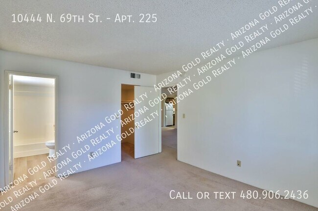 Building Photo - 10444 N 69th St