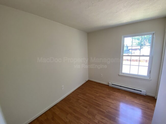 Building Photo - 624 Highview Ct