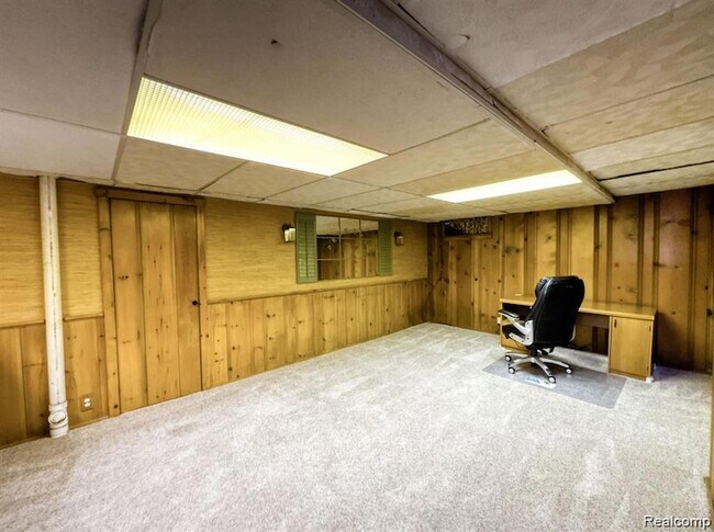 Building Photo - 806 N Altadena Ave