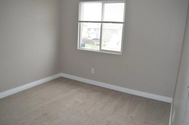 Building Photo - 1055 Vermont Ave