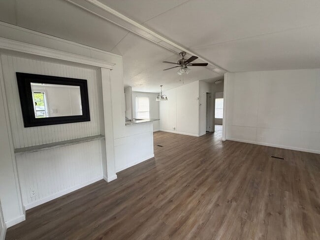 Building Photo - 3 Bed/2 Bath Mobile Home