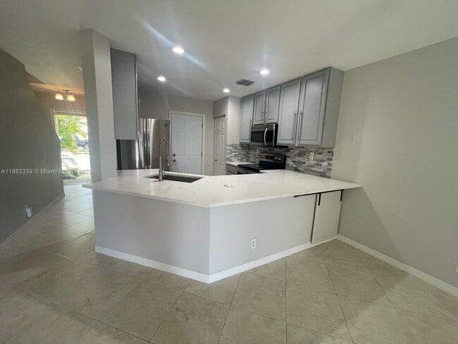 Building Photo - 8660 S Southgate Shores Cir