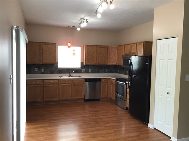 Building Photo - 8060 Chesterhill Way