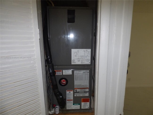 Building Photo - 3560 NW 8th St