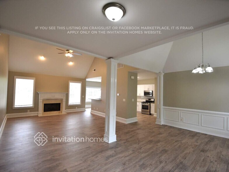 Building Photo - 302 Grandiflora Dr