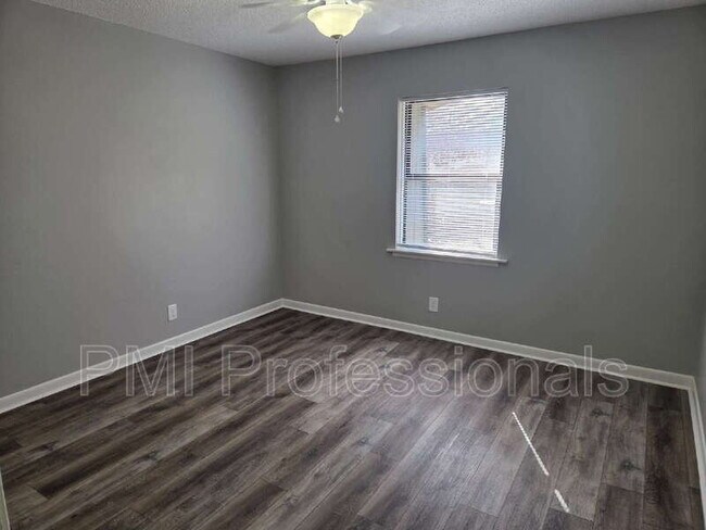 Building Photo - 2929 Selena Dr