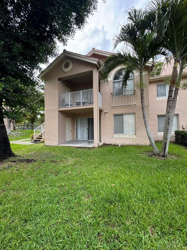 Building Photo - 10410 SW 157th Ct
