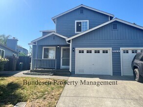 Building Photo - Lovely 3 bedroom duplex - Shown by appoint...