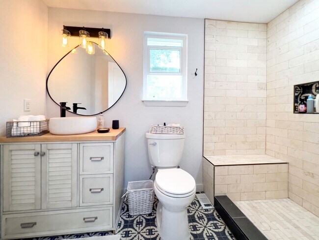 Building Photo - Extravagant 5 Star Vacation Home - Your Private Retreat in Hill Country, Wimberley Texas