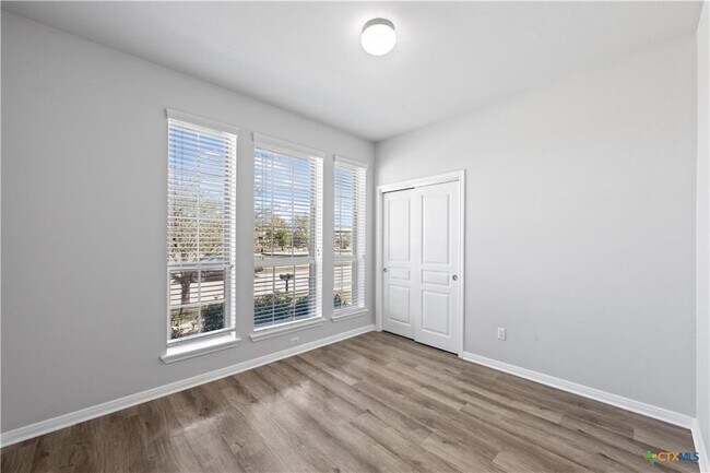 Building Photo - 715 Wyndham Hill Pkwy