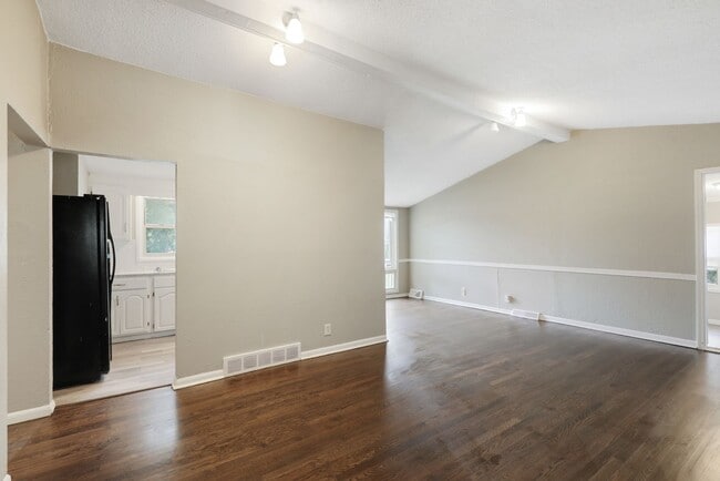 Building Photo - COMING SOON! 4 Bed 2 Bath Kansas City Home...
