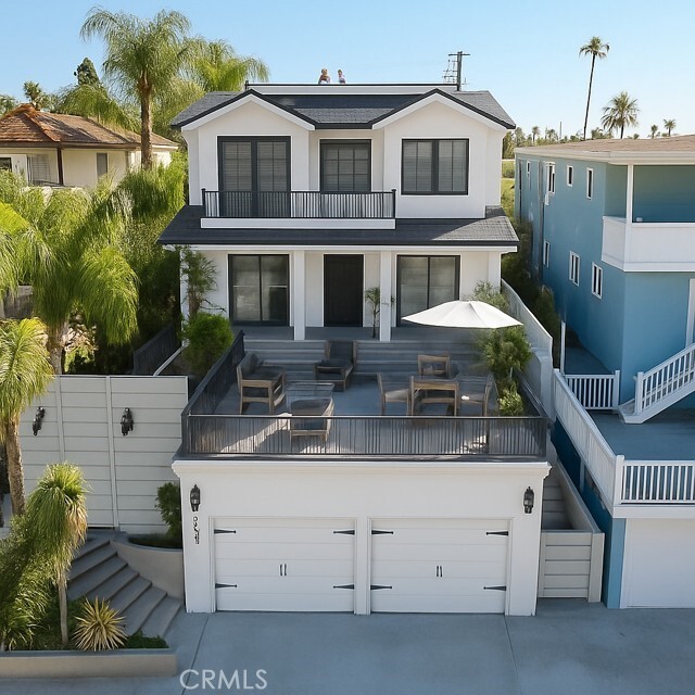 Primary Photo - 145 W Canada