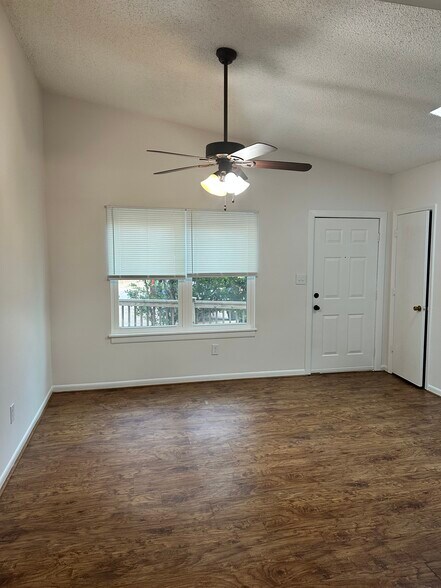 Building Photo - 415 N Oceana Blvd