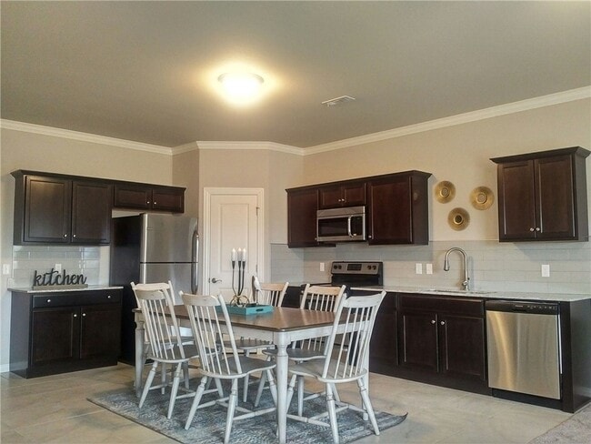 Building Photo - 2727 W Kilimanjaro Way