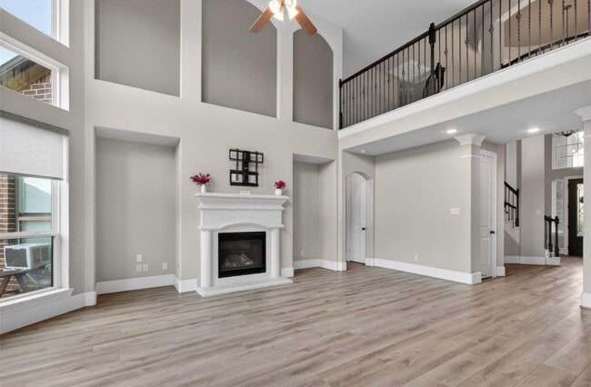 Building Photo - 1630 Mahan Dr