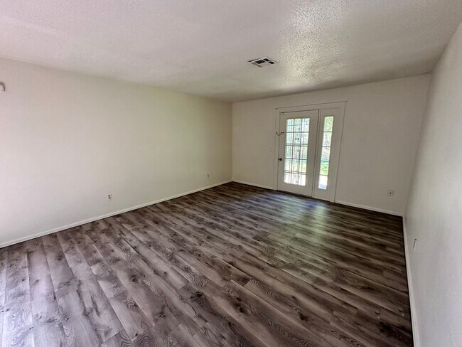 Building Photo - 3 bed 1.5 bath NW OKC