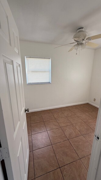 Building Photo - 1708 Lauderdale Manor Dr