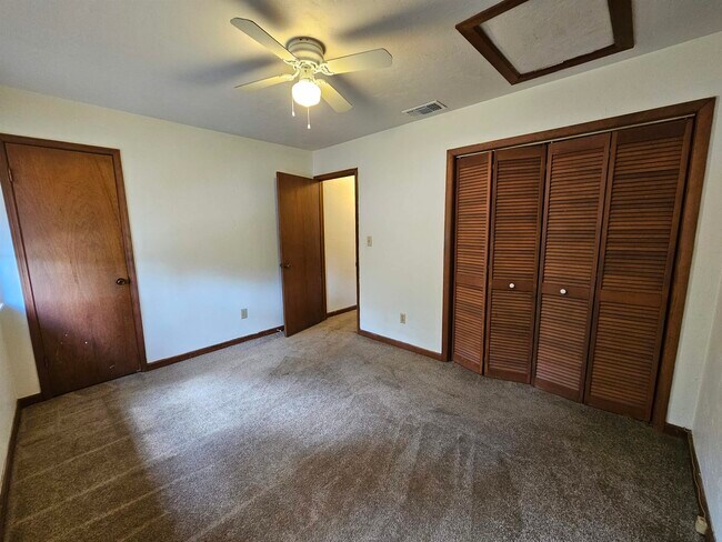 Building Photo - 196 Locke St