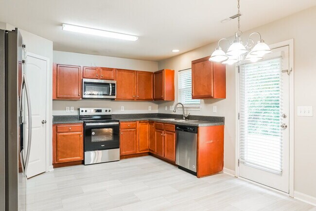 Building Photo - 4740 Queen Pierrette St
