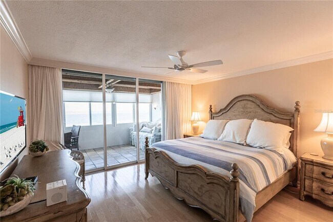 Building Photo - 1055 W Peppertree Dr