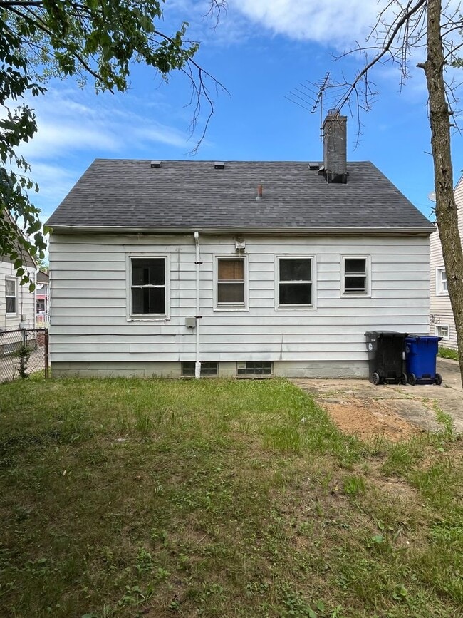 Building Photo - W.130th-Bellaire neighborhood, updated 3 b...