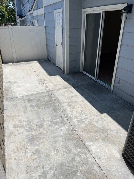 Backyard patio - 550 W Lambert Rd