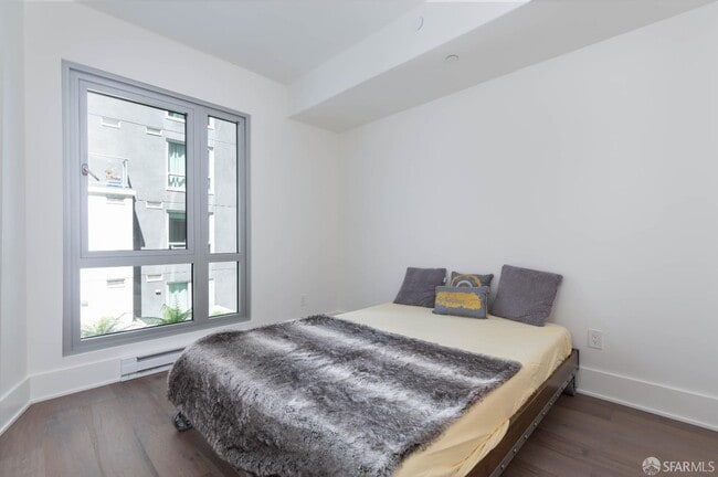 Building Photo - 1075 Market St