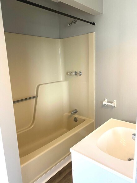 Building Photo - 110 1/2 Lee Street