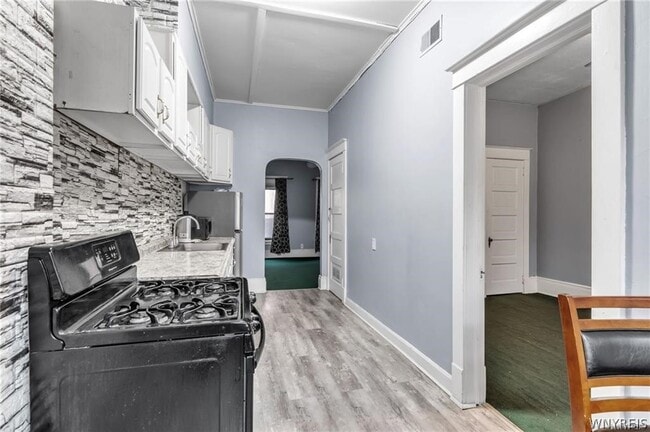 Building Photo - 946 Main St