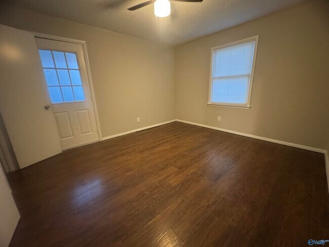 Building Photo - 2703 Lantern Walk SE