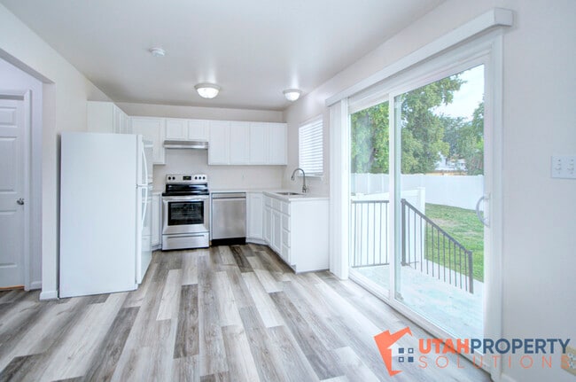Building Photo - 84 N 240 W