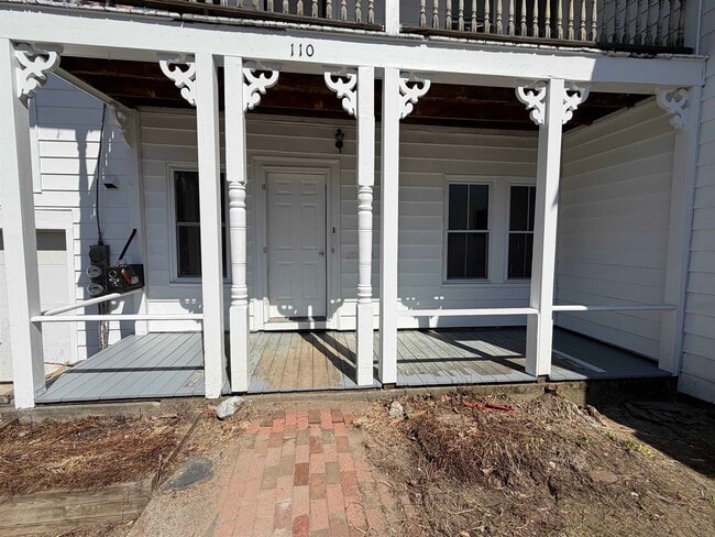 Building Photo - 110 Estey St