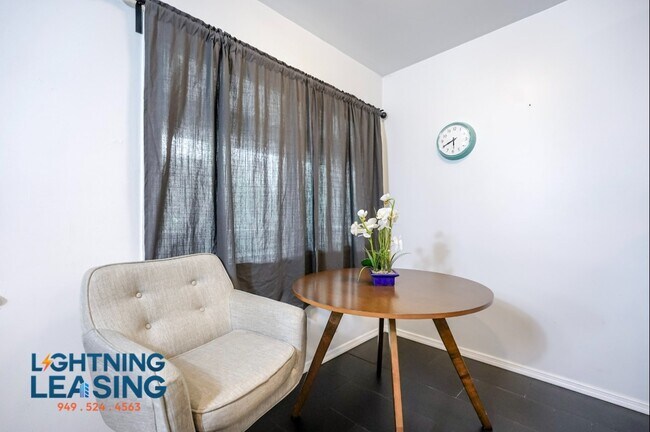 Building Photo - 240 3rd Ave