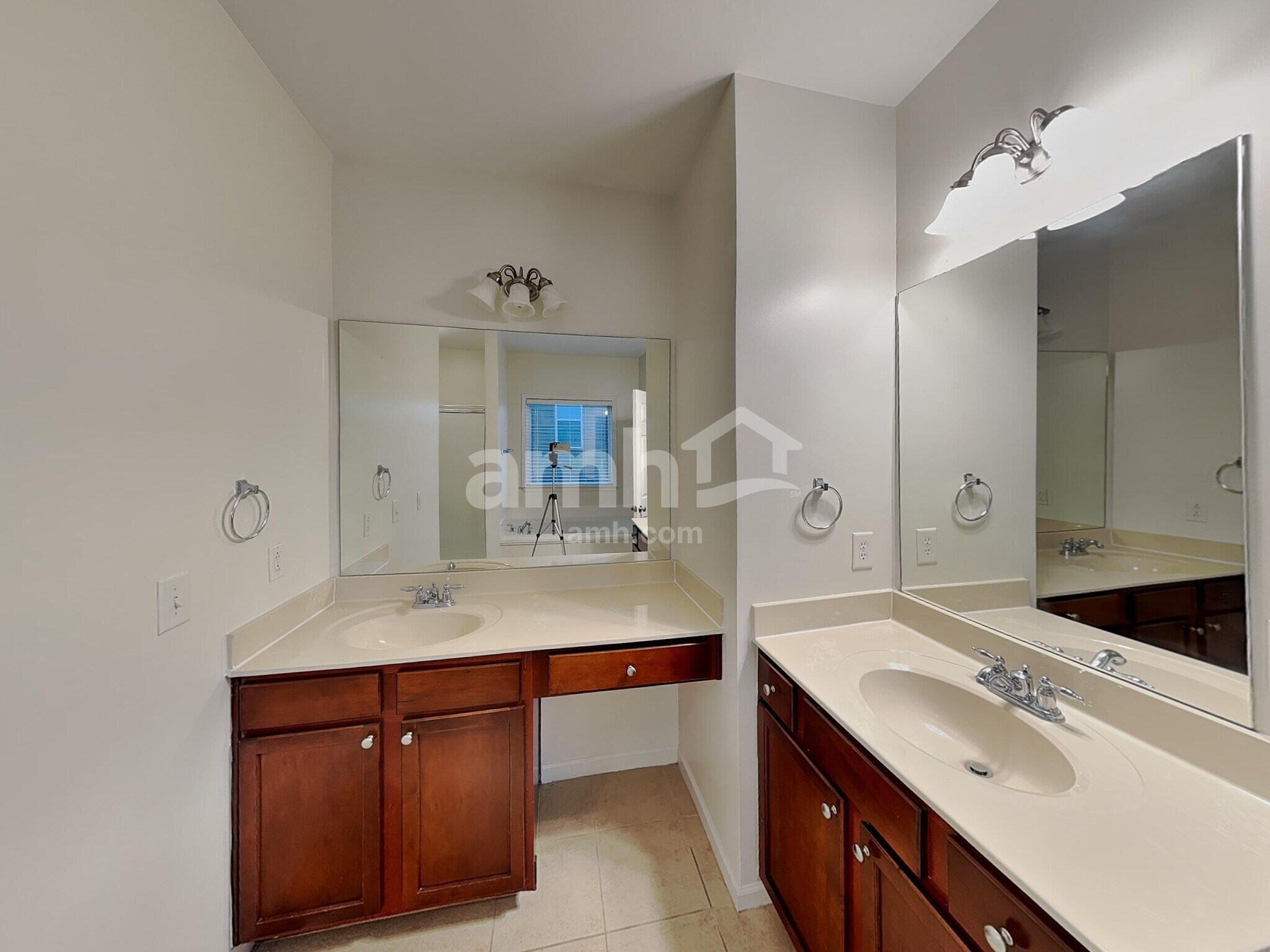 Building Photo - 1823 Madrid Falls Dr