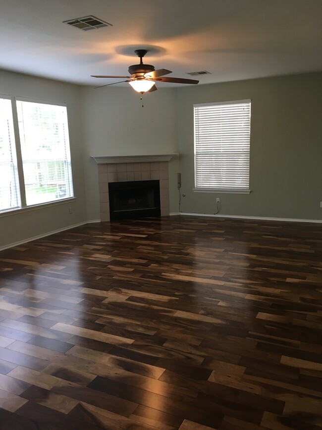 Living room - 12804 Schleicher Trl